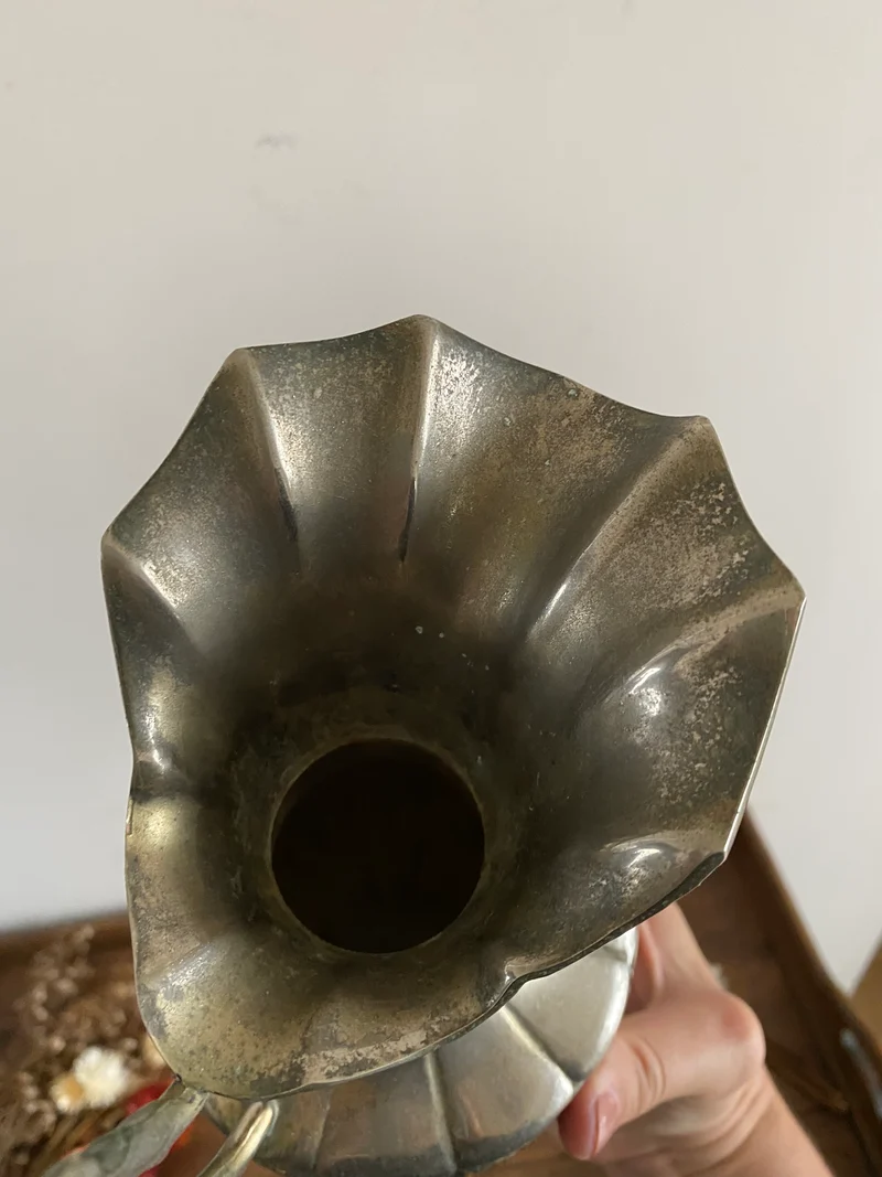 Vase avec anse en métal argenté