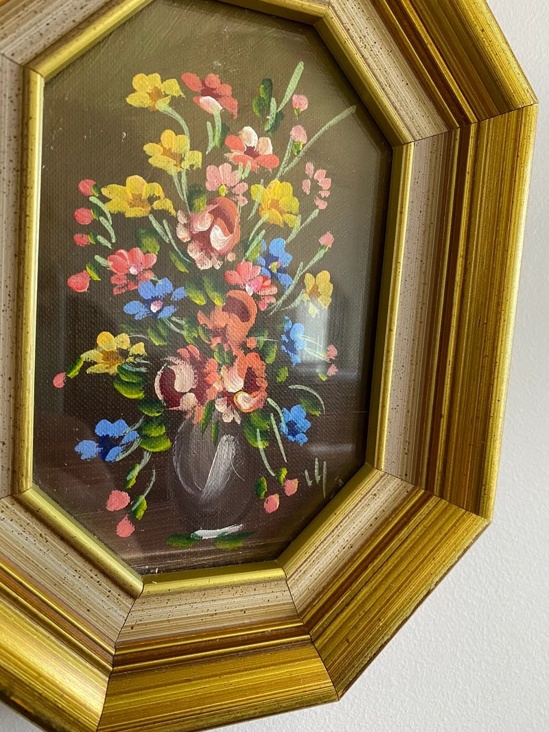 Peintures bouquet de fleurs signées cadres octogonaux en bois doré