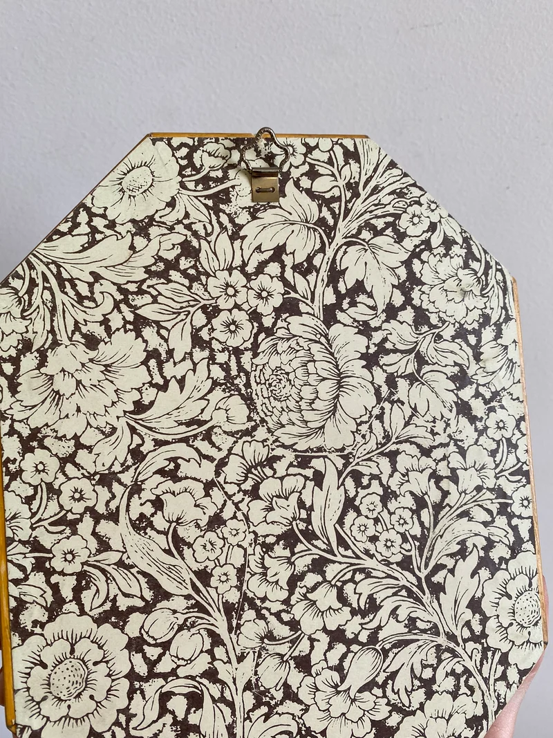 Peintures bouquet de fleurs signées cadres octogonaux en bois doré