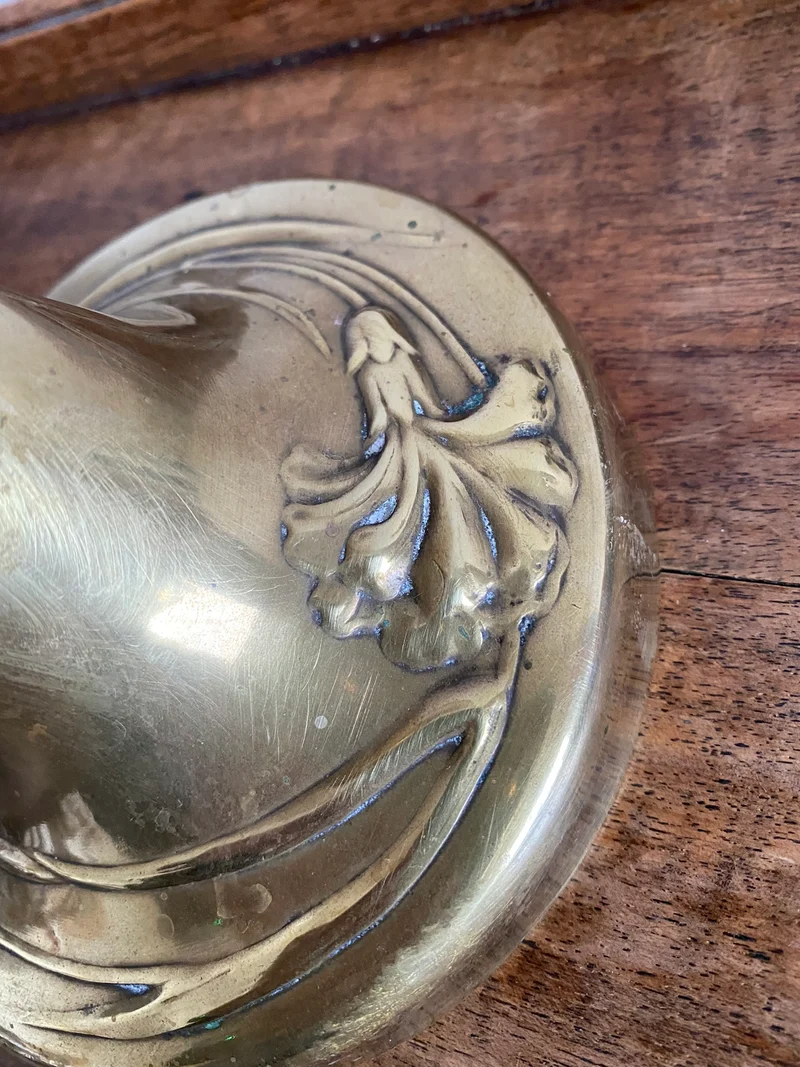 Lampe à pétrole réservoir peint pied laiton doré