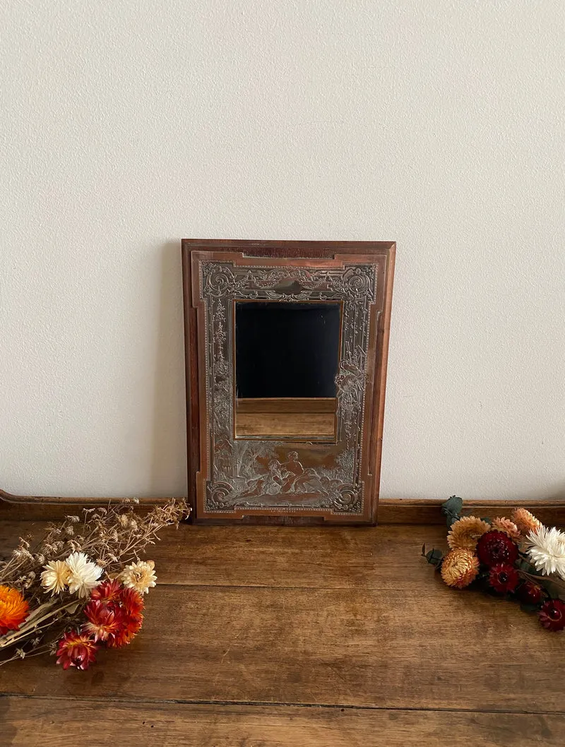 Miroir encadré bois décoré d'une plaque de cuivre