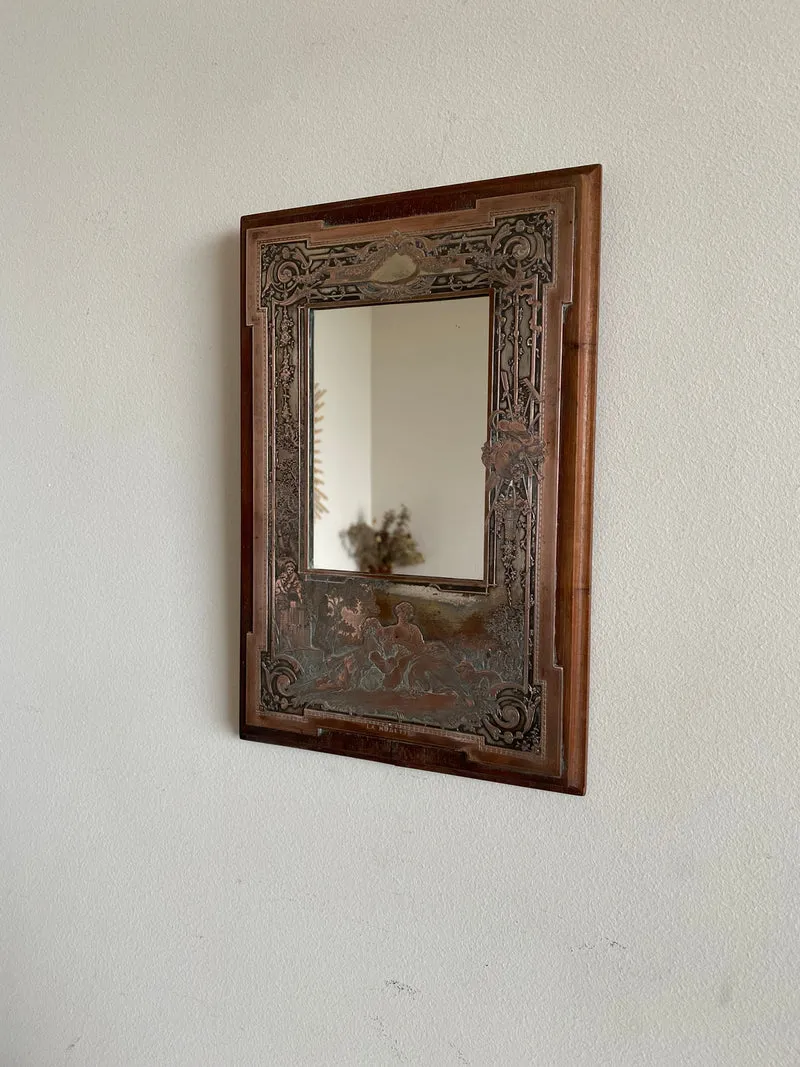 Miroir encadré bois décoré d'une plaque de cuivre