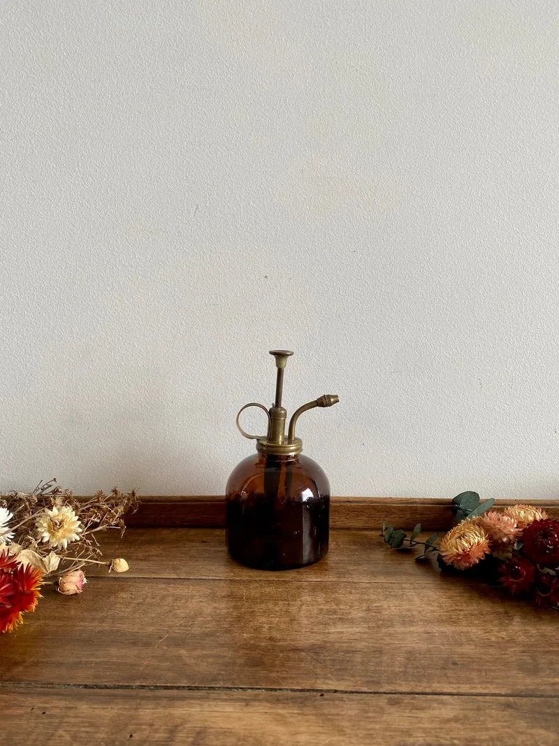 Vaporisateur en verre ambré et laiton