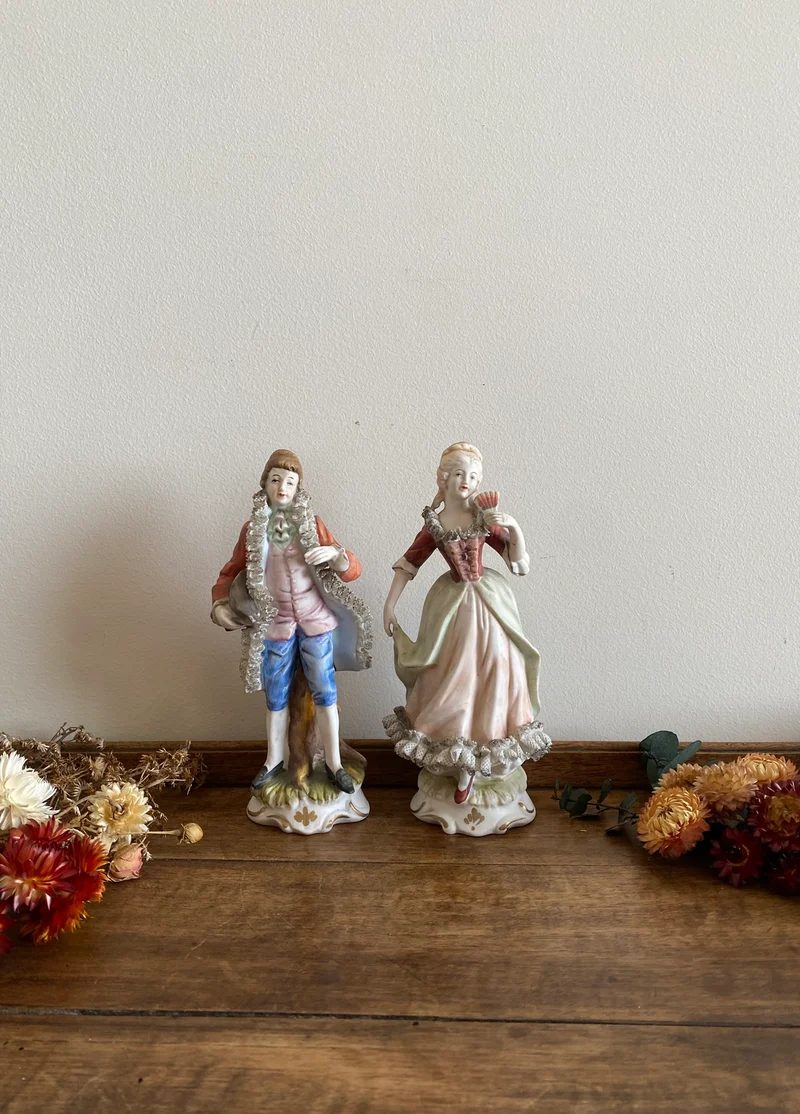 Statuettes porcelaine fabrication pologne couple en costumes d'époque