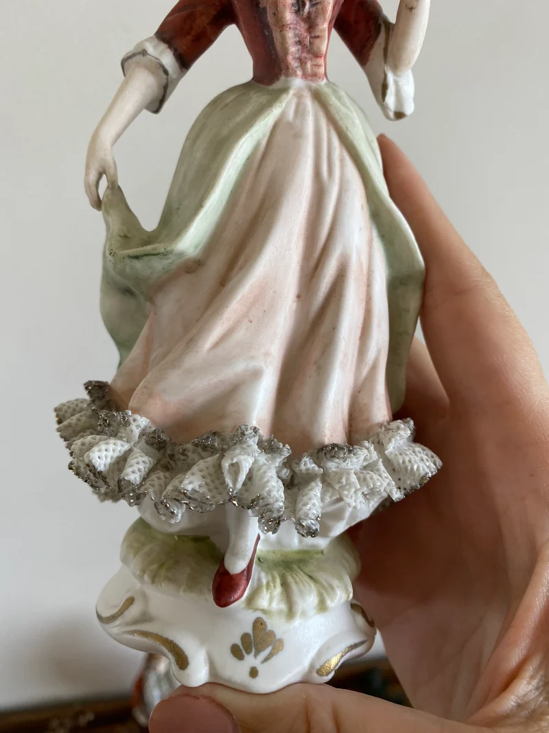 Statuettes porcelaine fabrication pologne couple en costumes d'époque