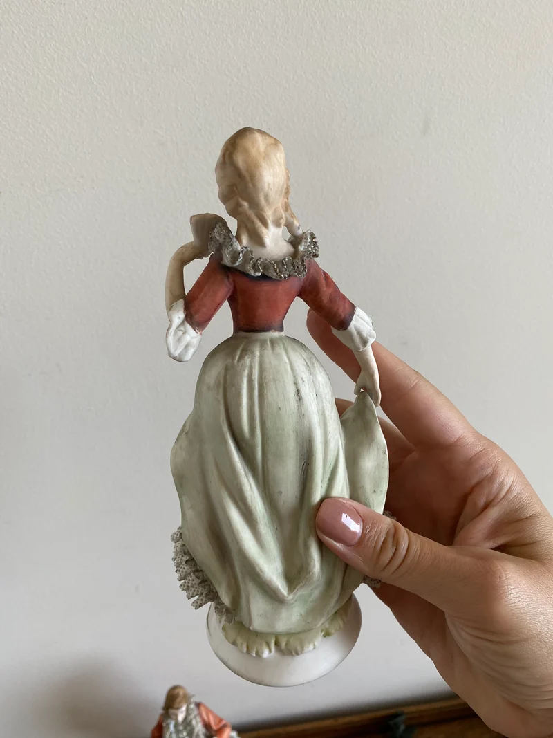 Statuettes porcelaine fabrication pologne couple en costumes d'époque