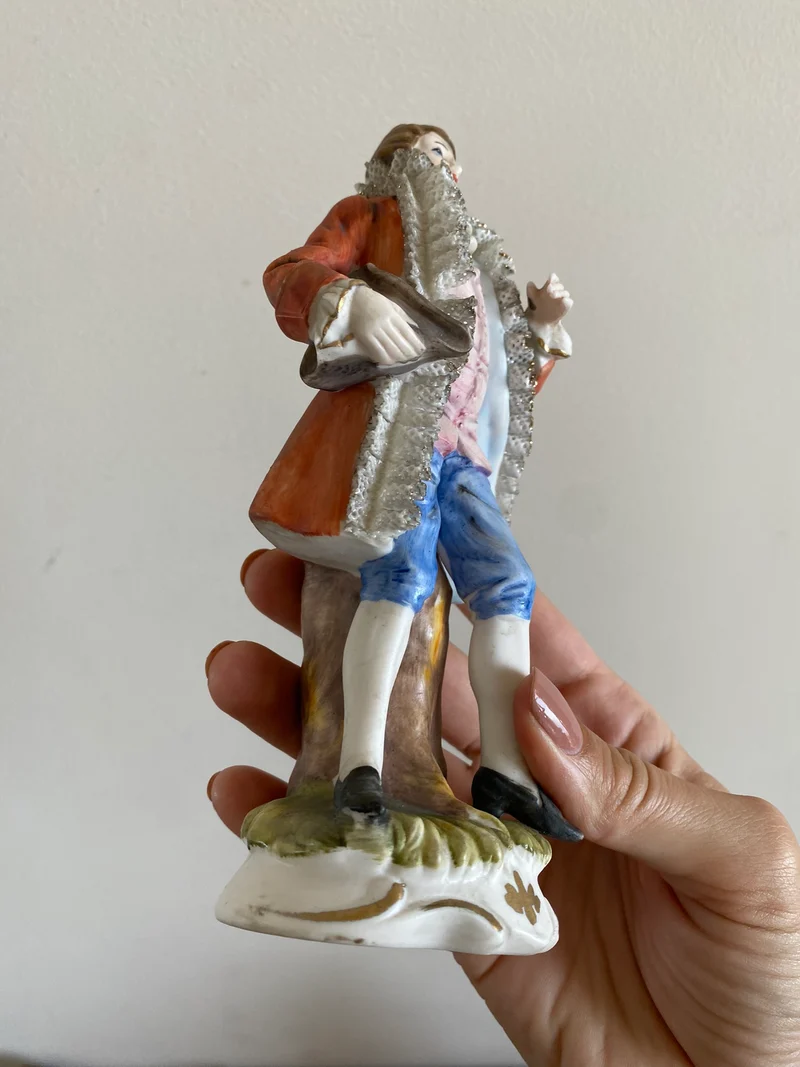 Statuettes porcelaine fabrication pologne couple en costumes d'époque