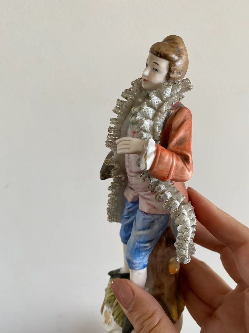 Statuettes porcelaine fabrication pologne couple en costumes d'époque