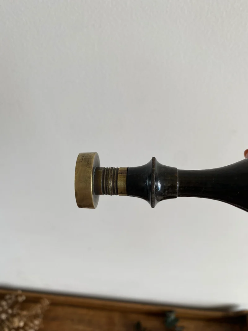 Sceau à cachet de cire en bois et laiton MS