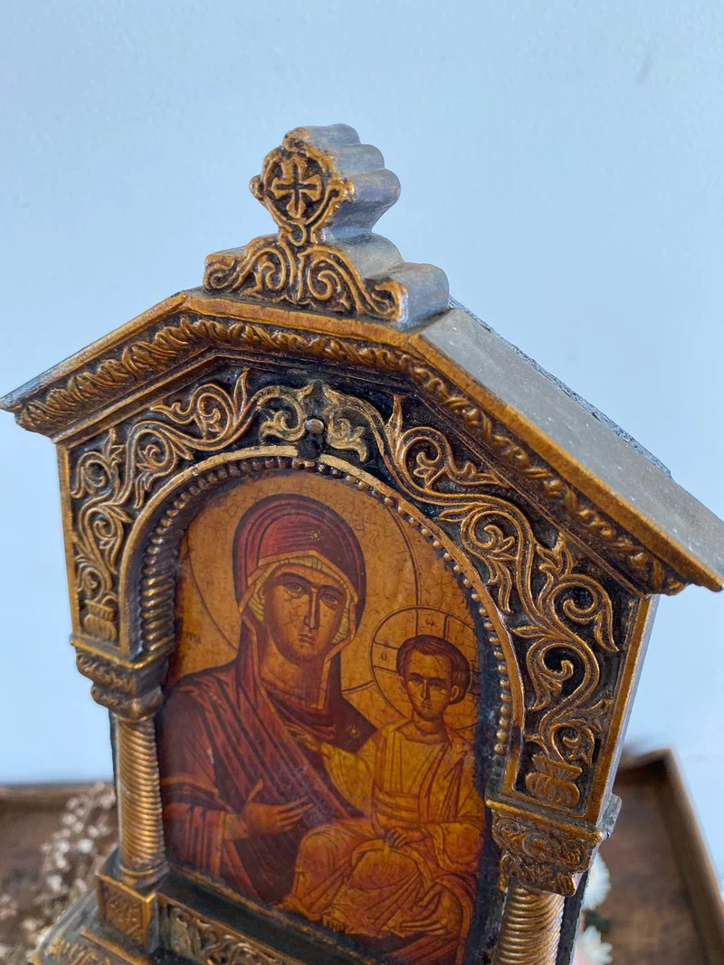 Représentation religieuse orthodoxe cadre sculpté piliers torsadés
