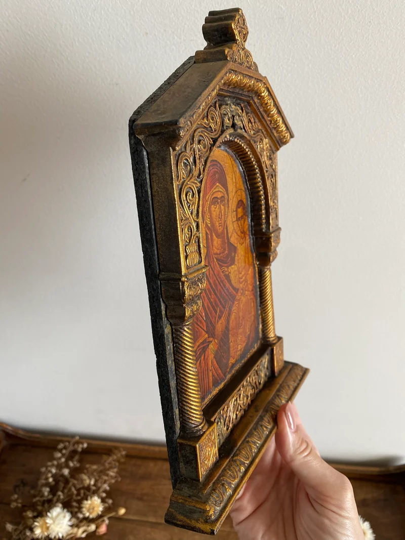 Représentation religieuse orthodoxe cadre sculpté piliers torsadés