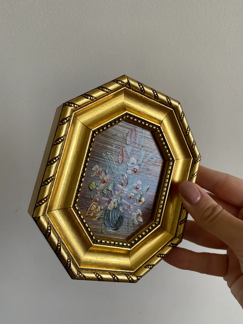 Peinture bouquet de fleurs signé cadre octogonal en bois doré