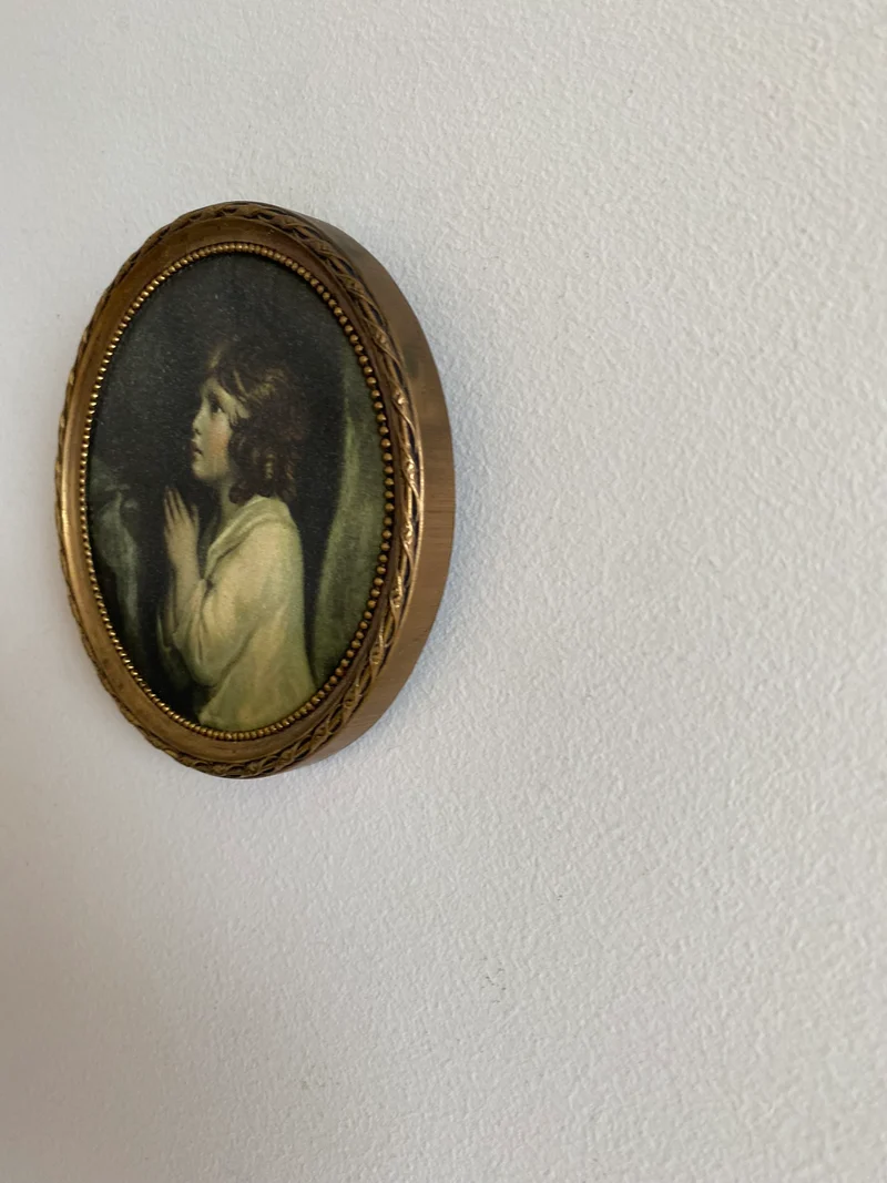 Médaillons ronds dorés représentations sur soie de Reynolds