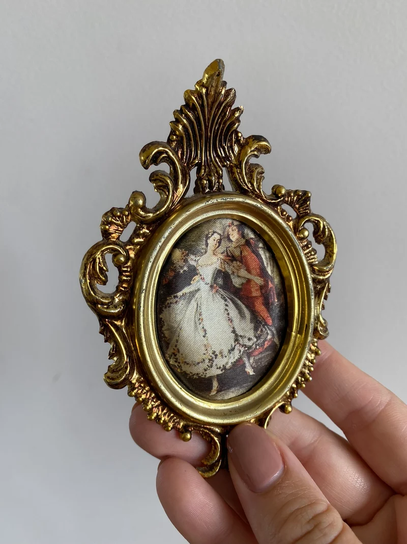 Médaillons baroques dorés brillants portraits d'époque impression sur tissu