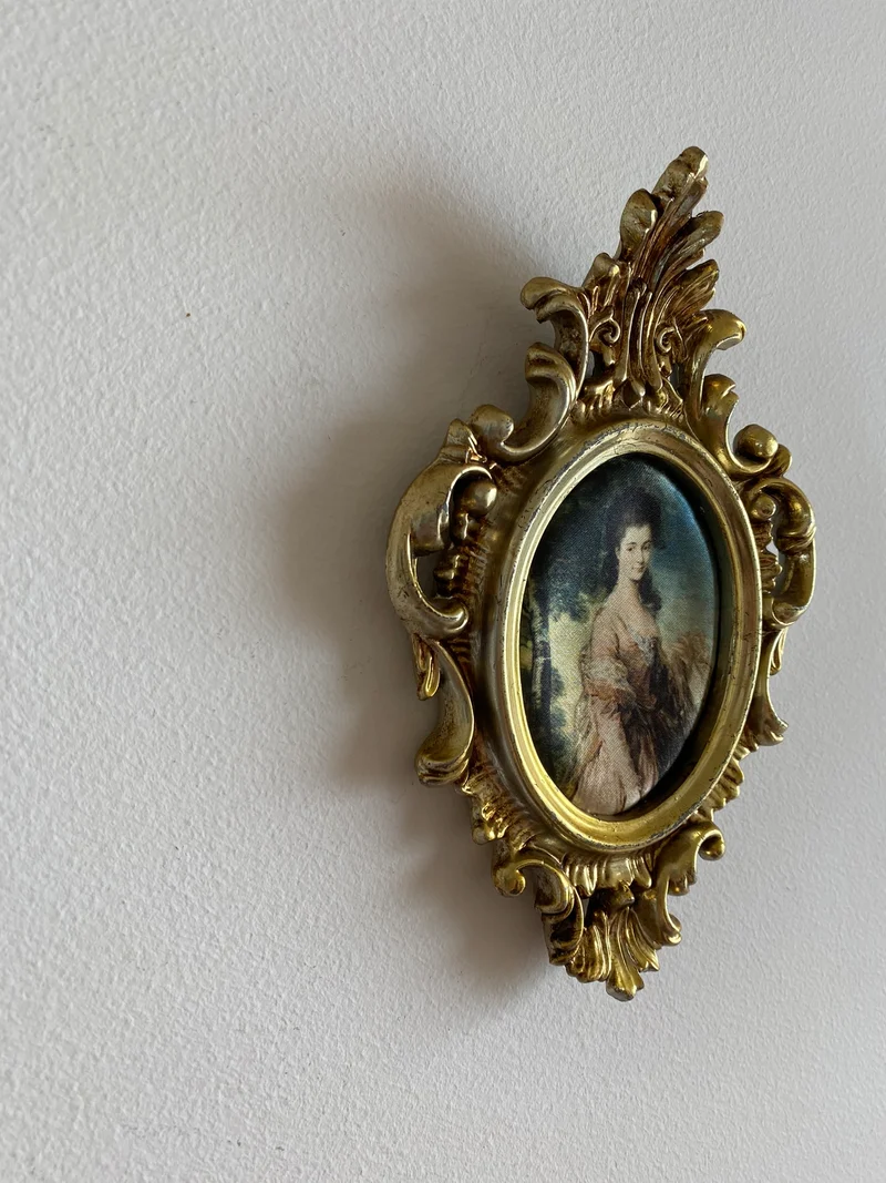 Médaillons baroques dorés brillants portraits d'époque impression sur tissu