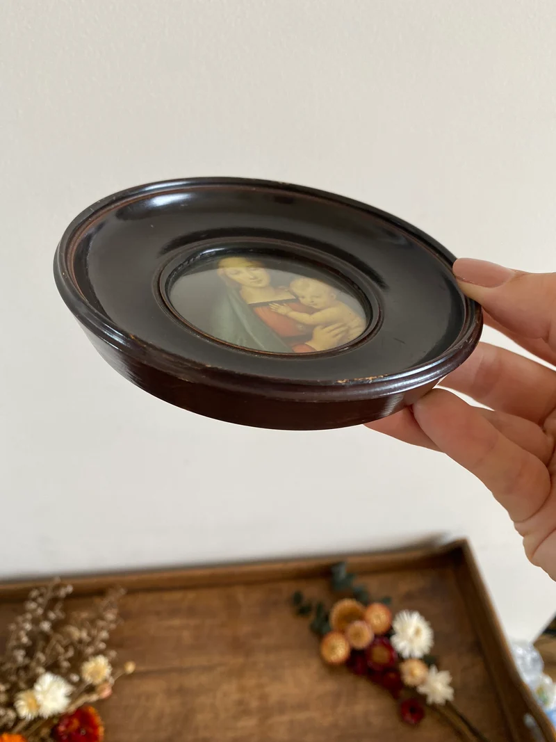 Médaillon rond la vierge et l'enfant cadre couleur ébène en bois