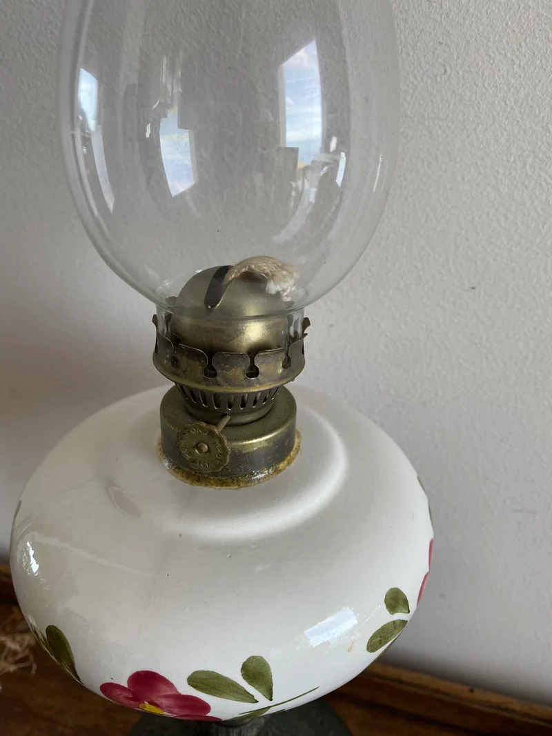Lampe à pétrole réservoir en porcelaine peint à la main