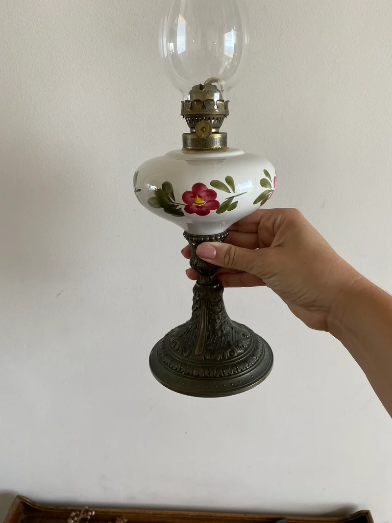 Lampe à pétrole réservoir en porcelaine peint à la main