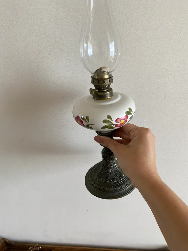 Lampe à pétrole réservoir en porcelaine peint à la main