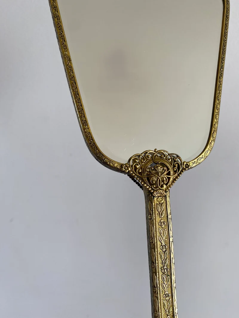 Ensemble de toilette en laiton dentelé et tissu brodé made in England