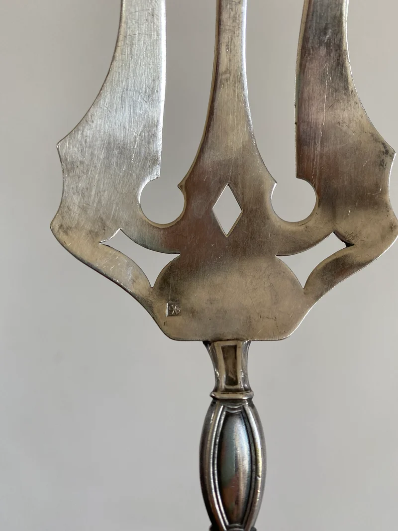 Couteau et fourchette de service en métal argenté