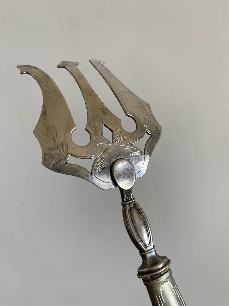 Couteau et fourchette de service en métal argenté