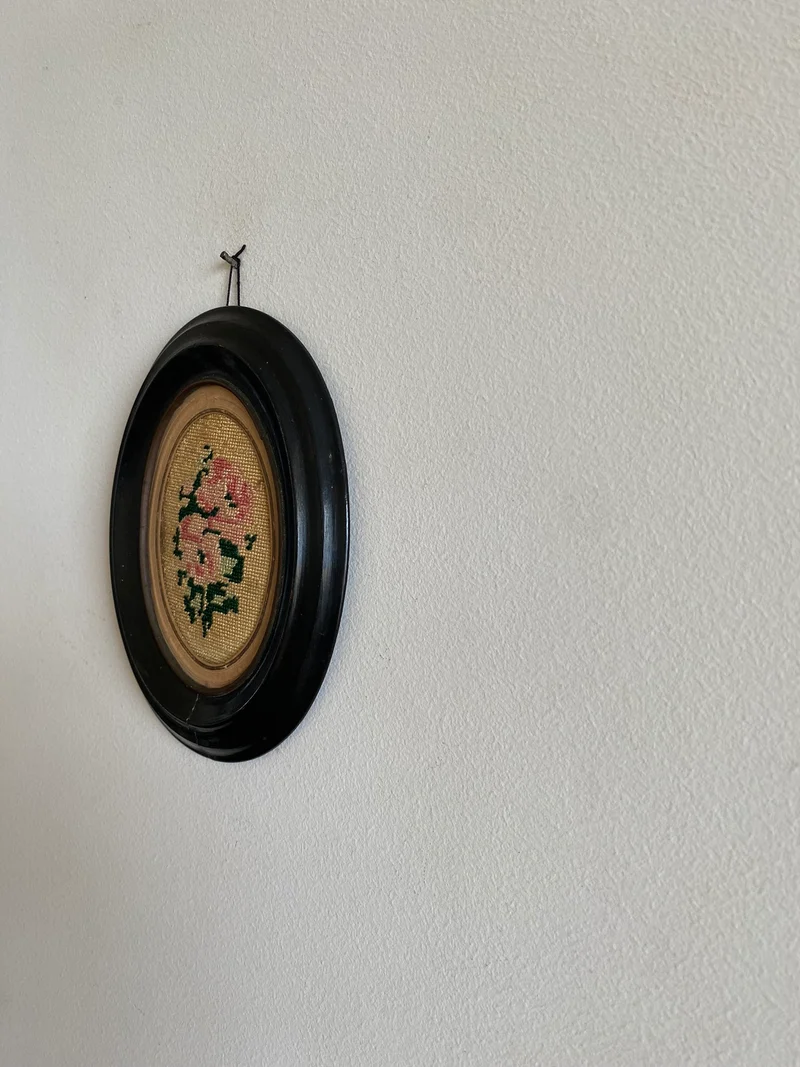 Broderie début XXème en bois avec cadre en bois