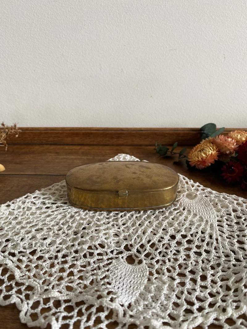 Boite en laiton ovale plate