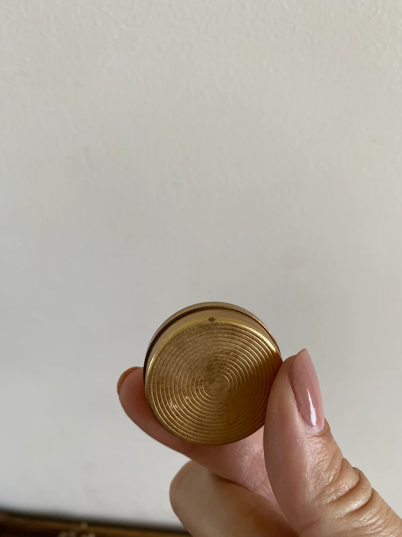 Bijoux en métal doré et en porcelaine vintage