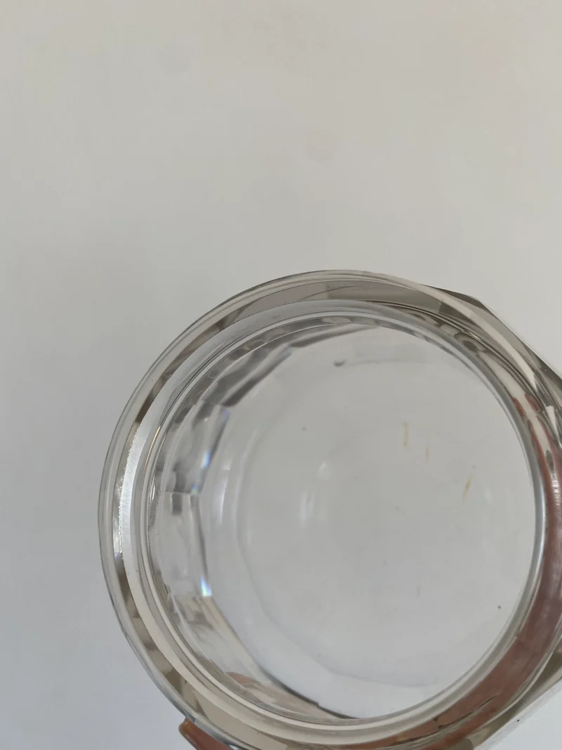 Bonbonnière en verre avec couvercle plat en laiton