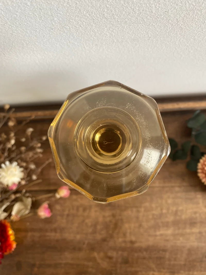 Flacon en verre couleur jaune ocre