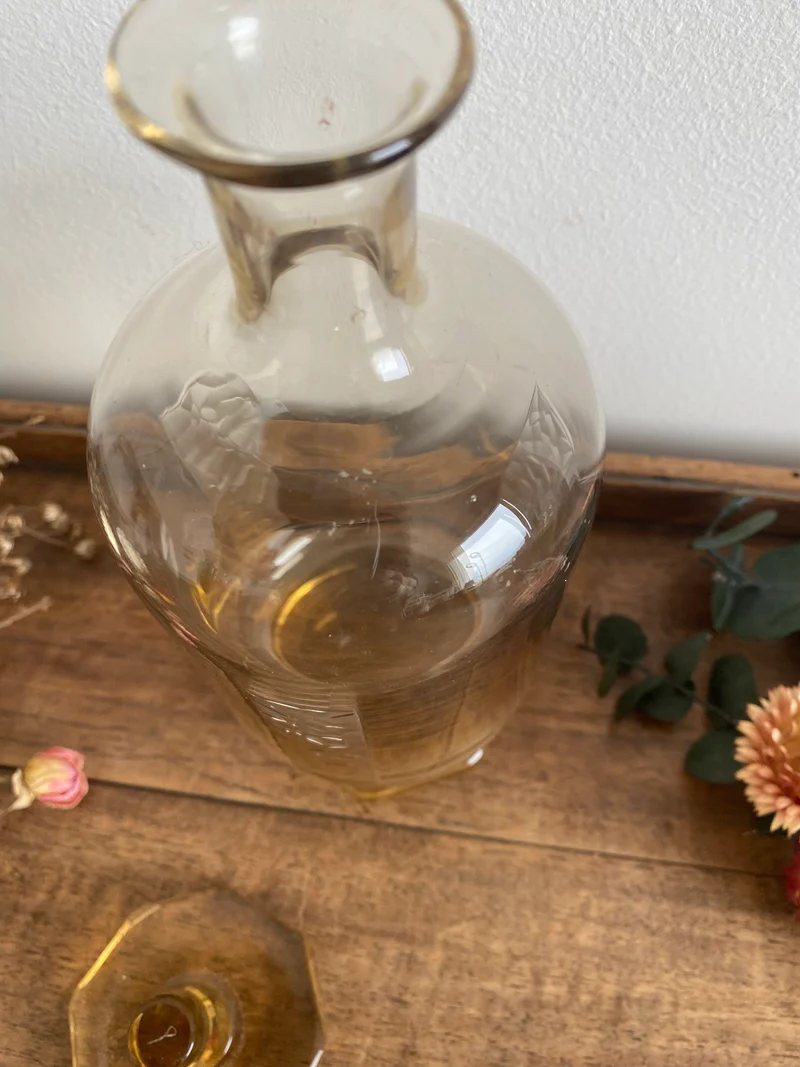 Flacon en verre couleur jaune ocre