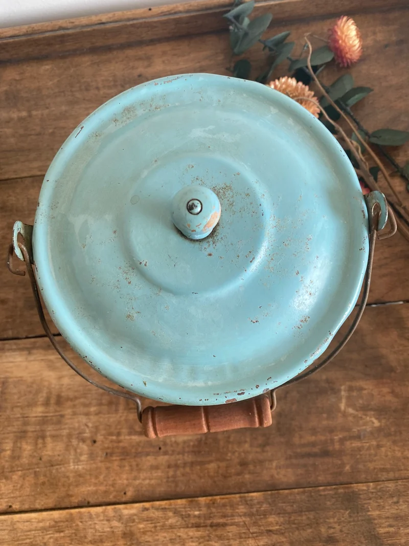Broc bleu avec son pot assorti