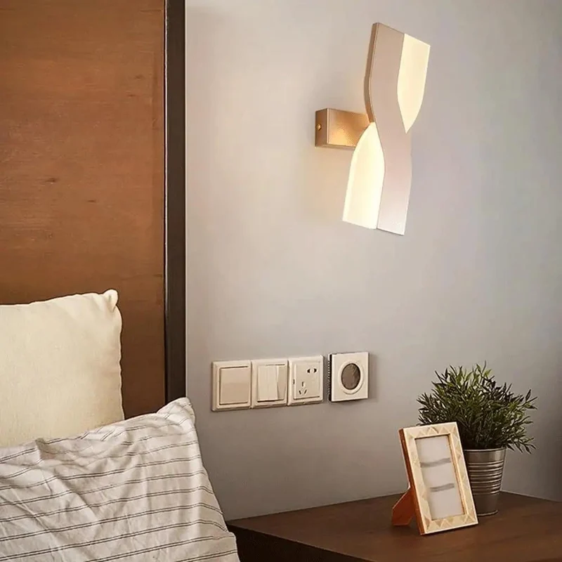Modern Minimalist Nordic LED Wall Sconce With Wavy Twisted Acrylic Shade For Super Cozy Bedroom Living Room Soft Gentle Ambient Lighting And Lowkey Pretty Vibe