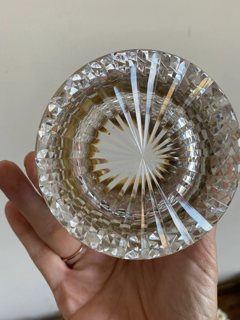 Bonbonnière en verre travaillé et métal doré