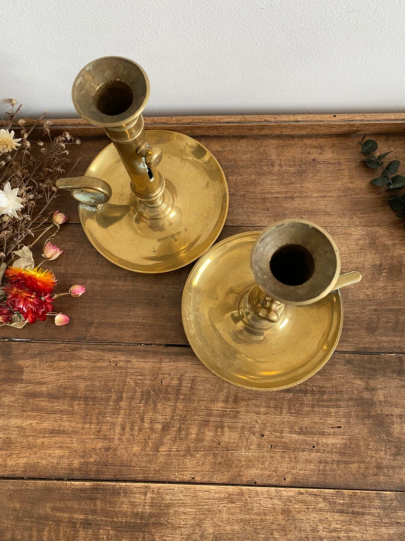 Bougeoirs à pressoir en laiton doré