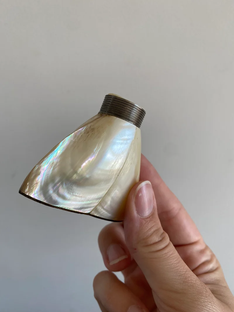 Salière et poivrière en nacre