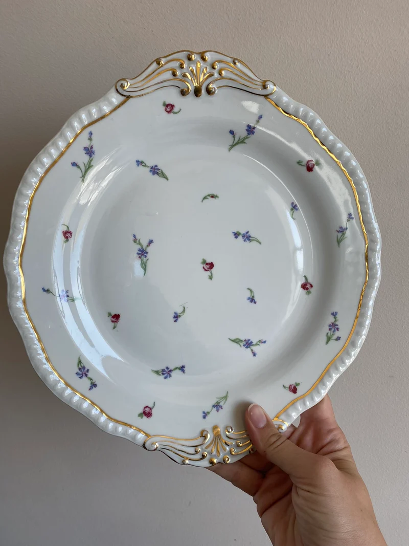 Assiette de présentation en porcelaine