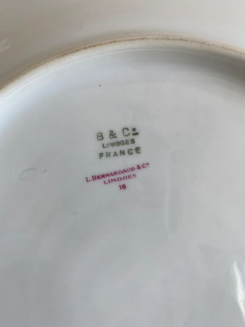 Assiette de présentation en porcelaine
