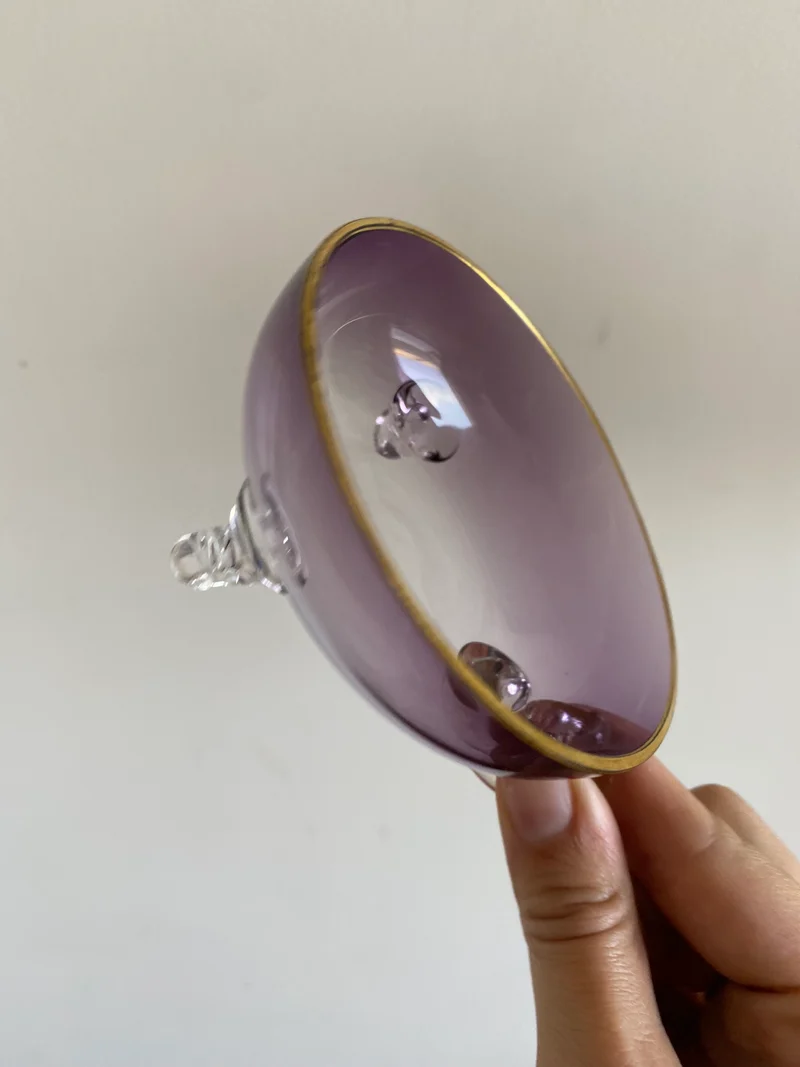 Coupelles en verre mauves et dorées