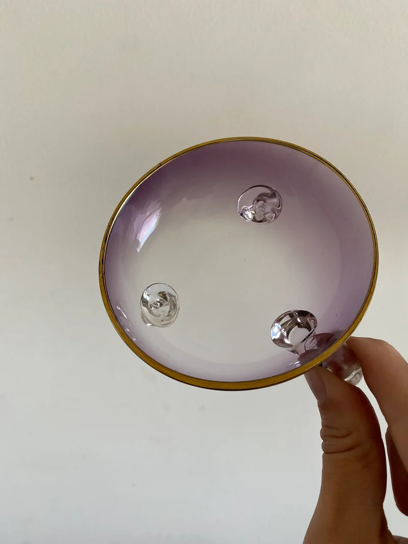 Coupelles en verre mauves et dorées