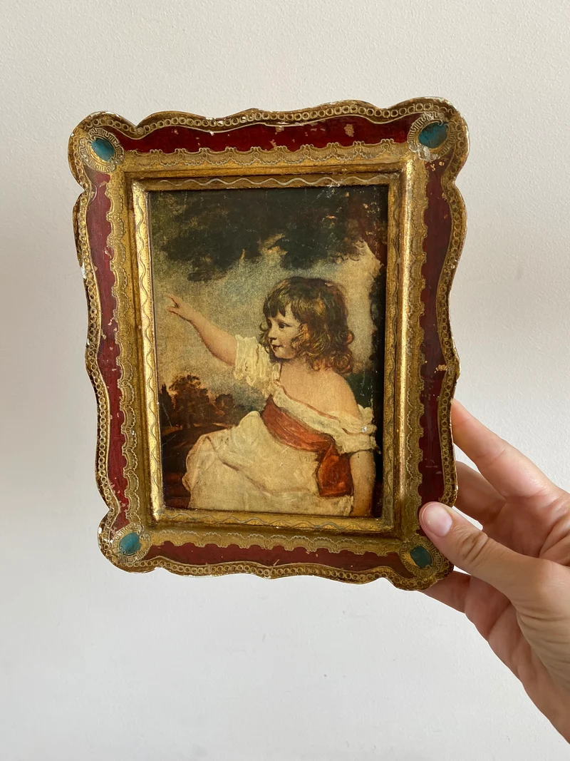 Cadre en bois florentin illustration petite fille