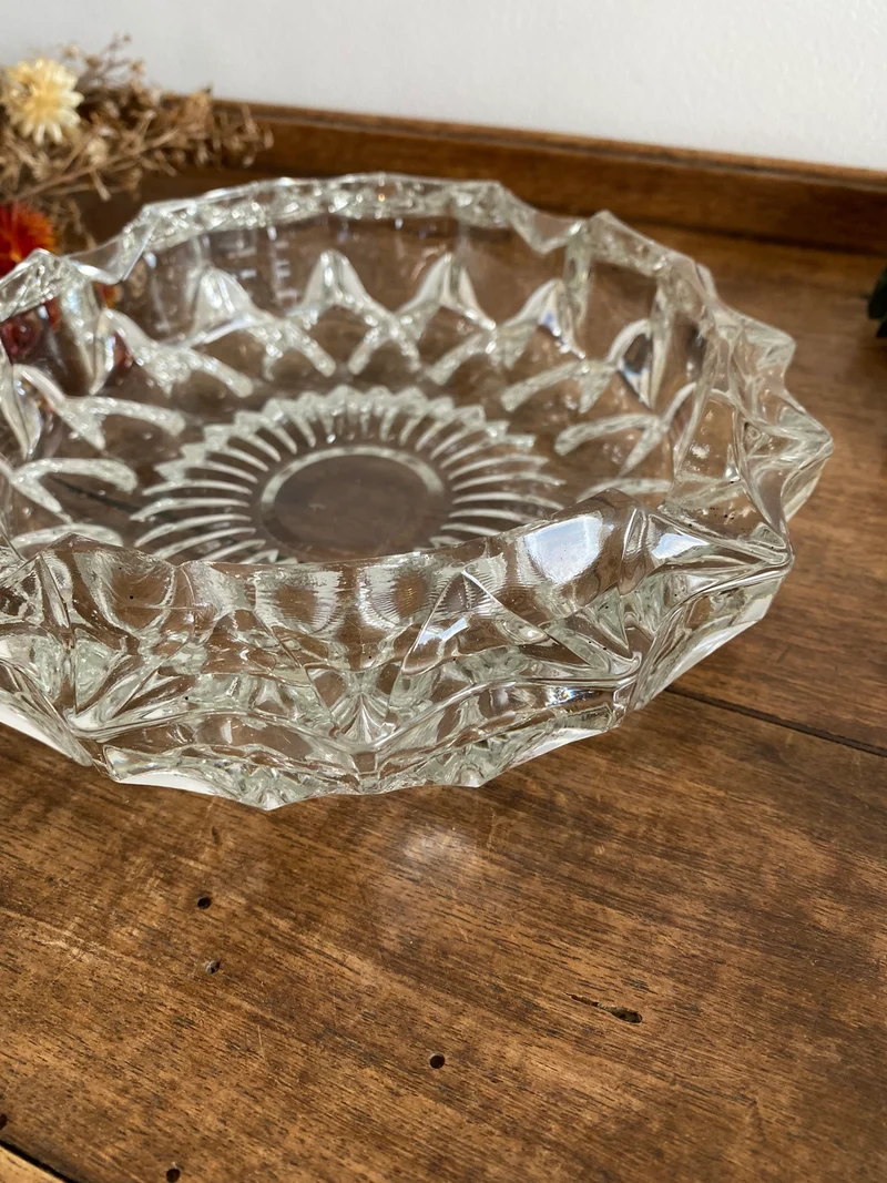 Récipient en verre ciselé vintage