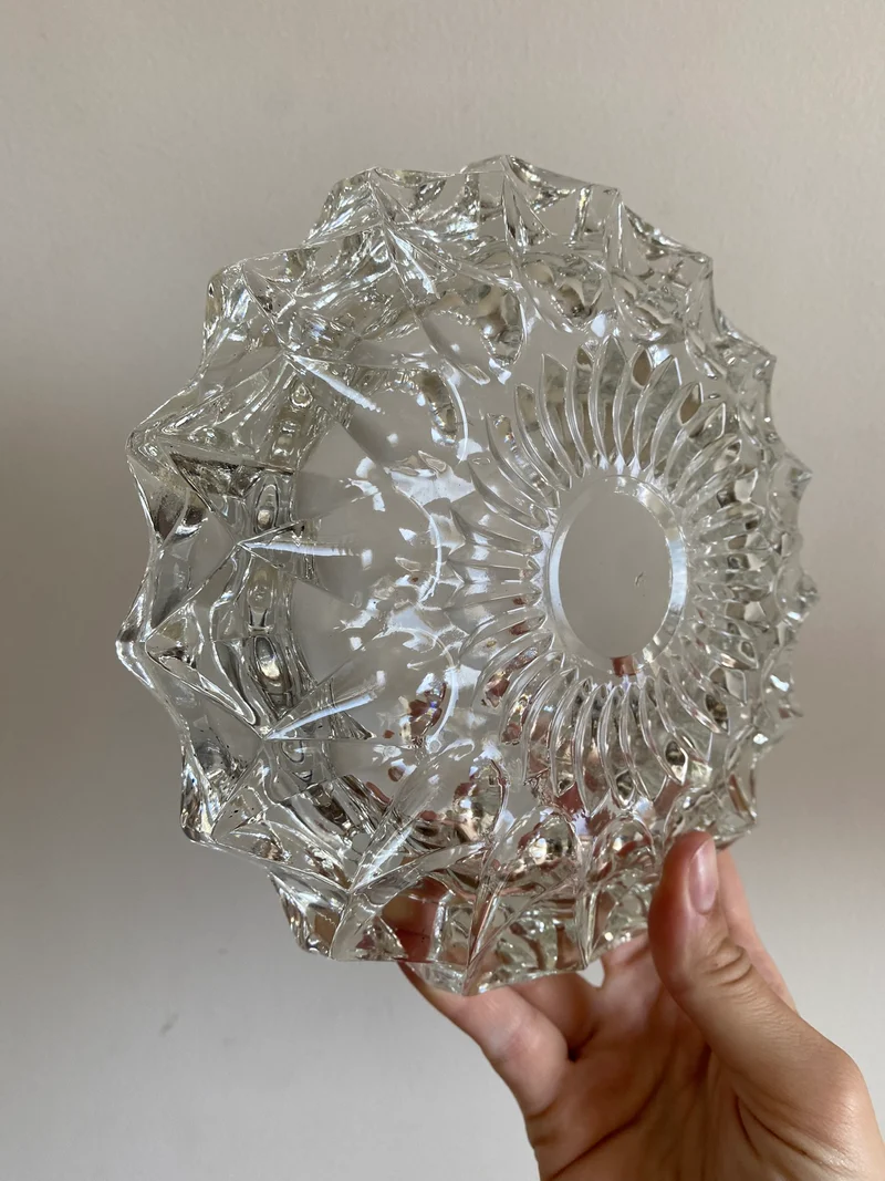 Récipient en verre ciselé vintage