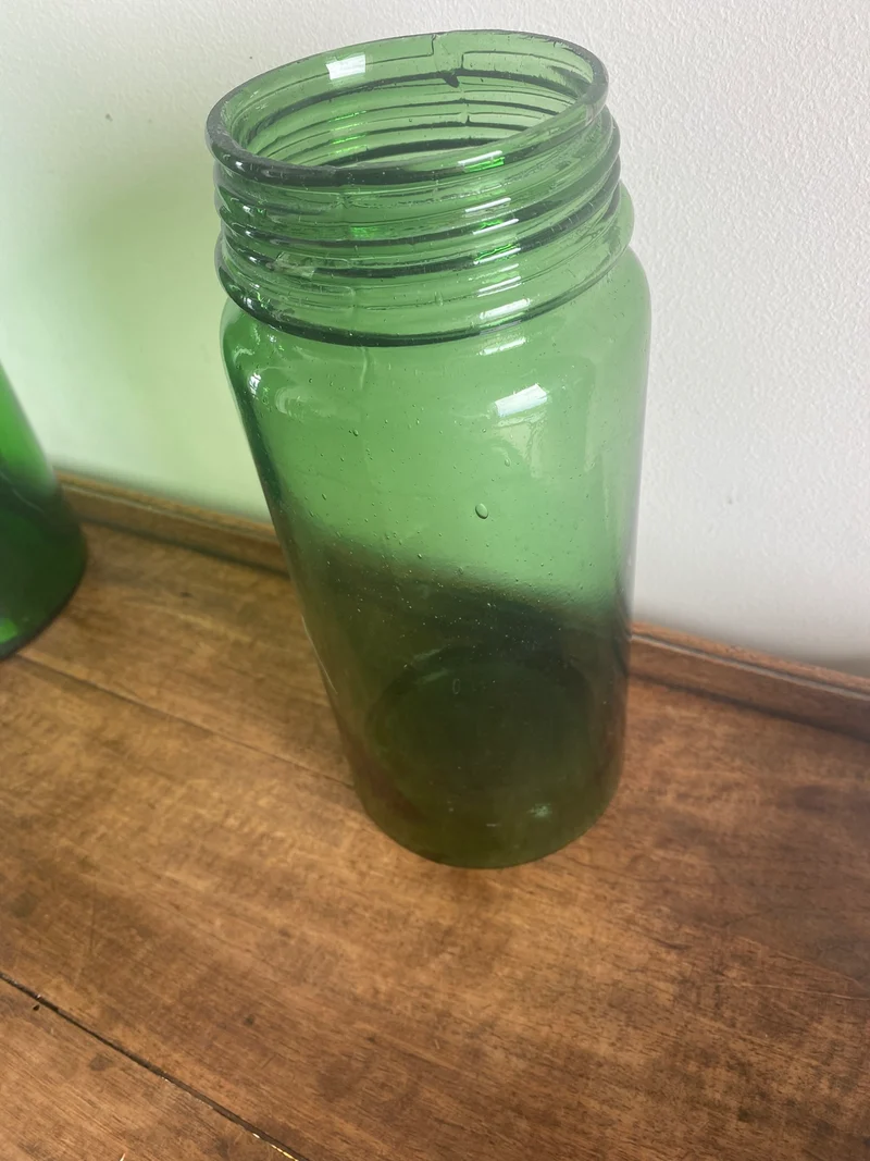 Vases bocaux anciens en verre verts