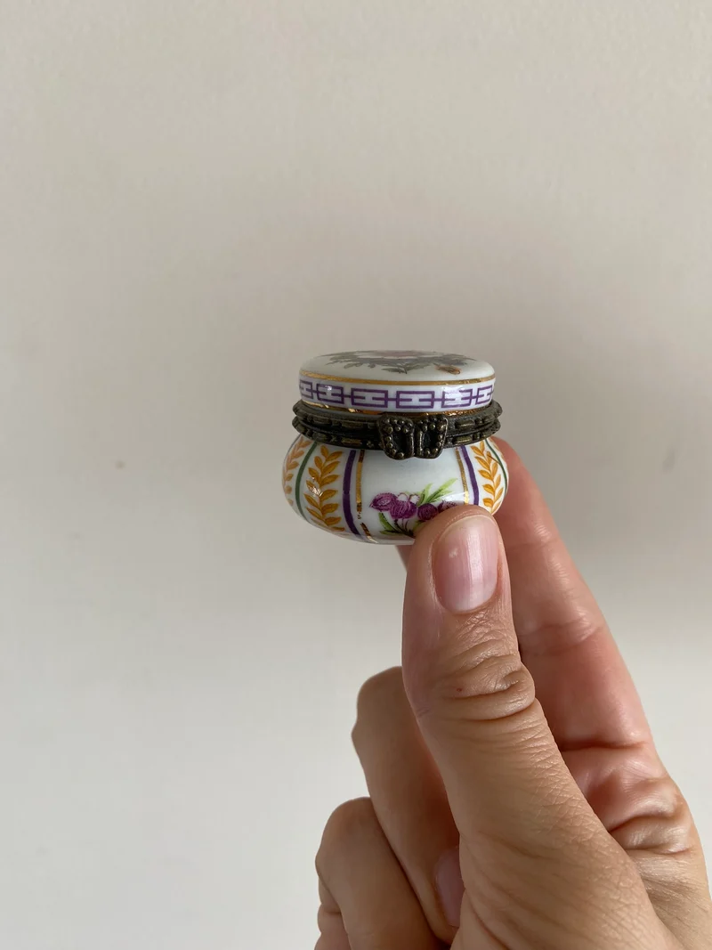 Piluliers en porcelaine vintage