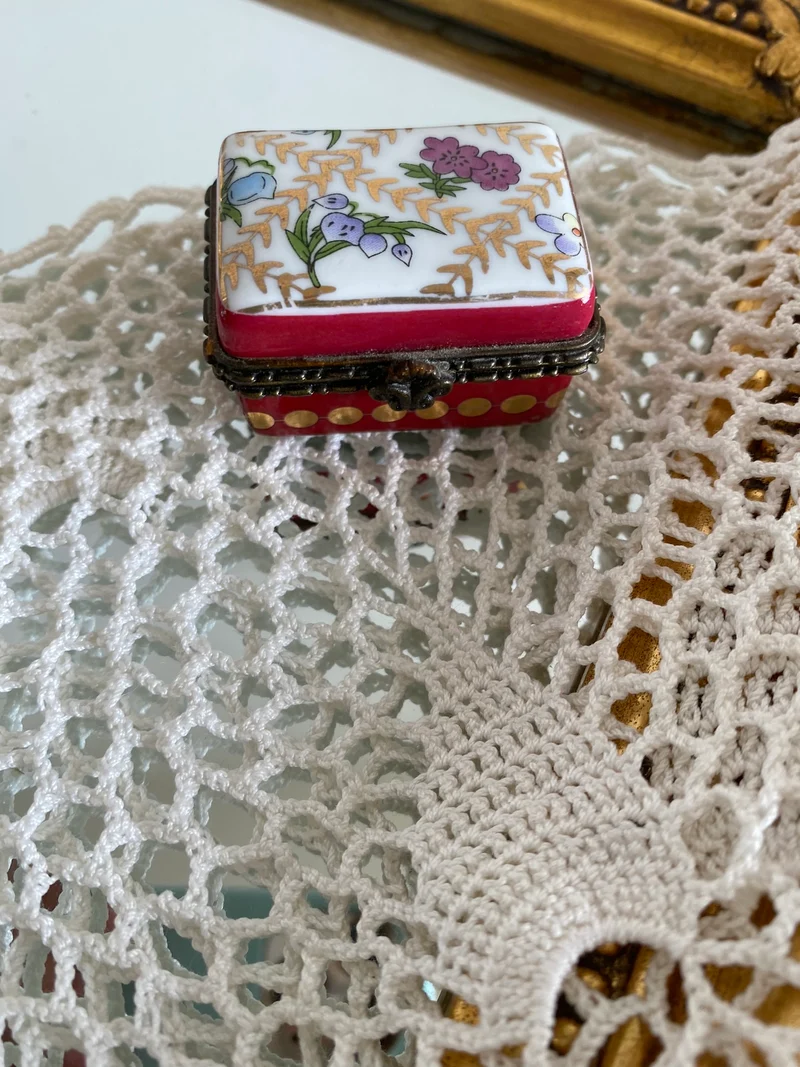 Piluliers en porcelaine vintage