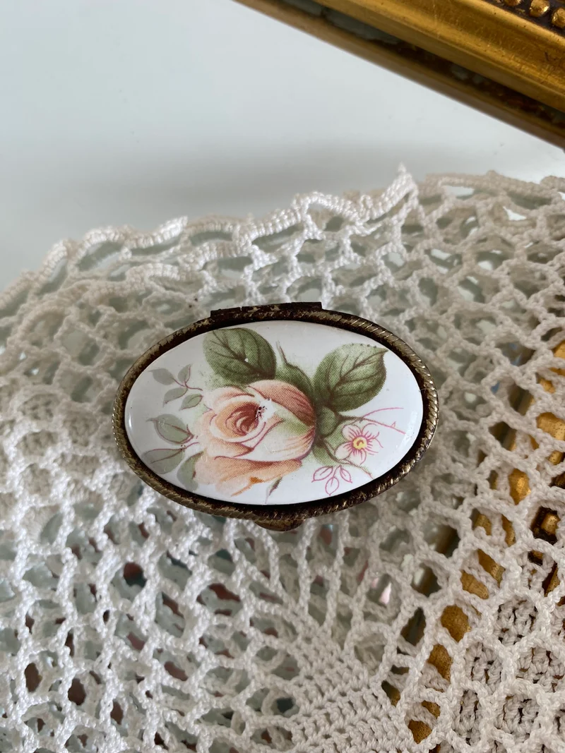 Piluliers en porcelaine vintage