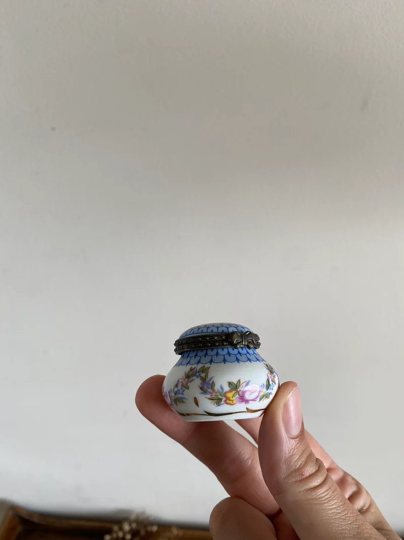 Piluliers en porcelaine vintage