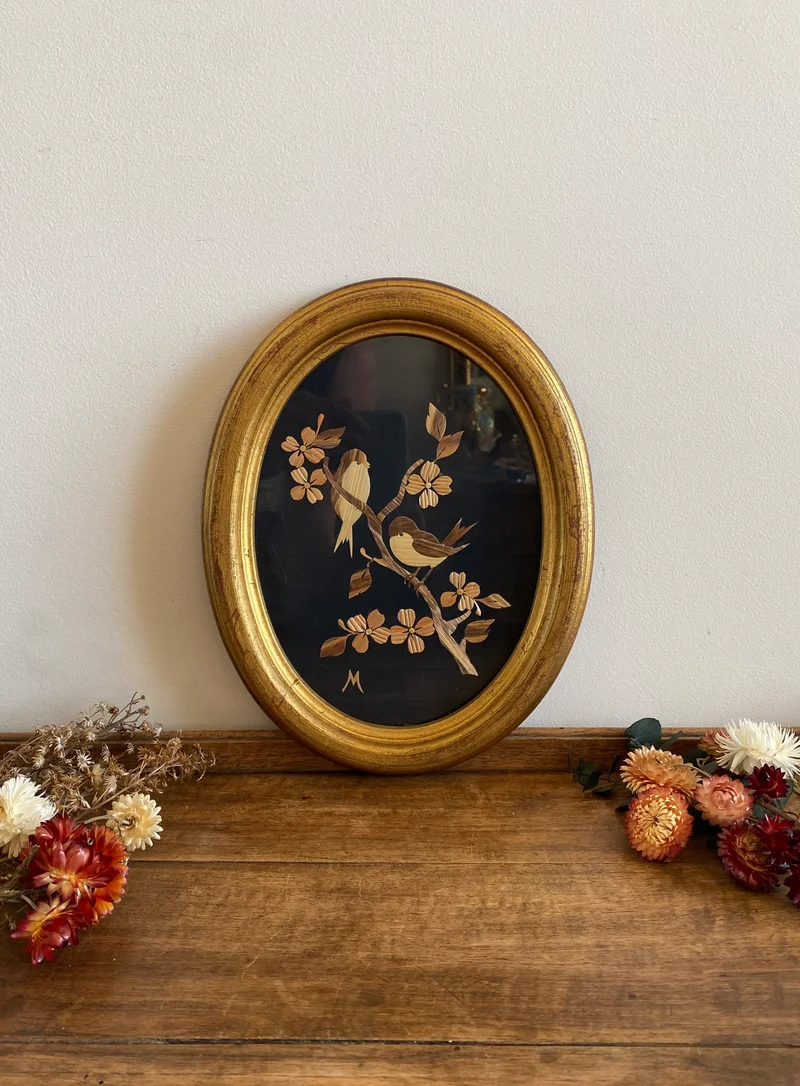 Cadre en bois doré avec motifs oiseaux